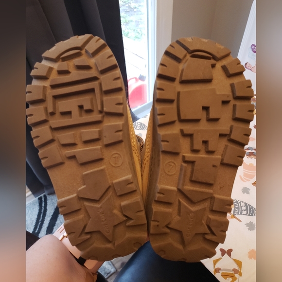 Carter Boots - Picture 3 of 3